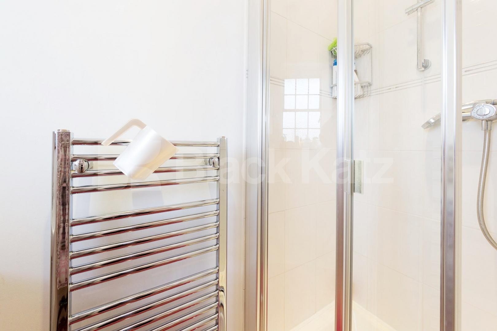 A Beautiful double receptioned 4 bedroom house in the hampstead suburbs Brim Hill, Hampstead Garden Suburb 